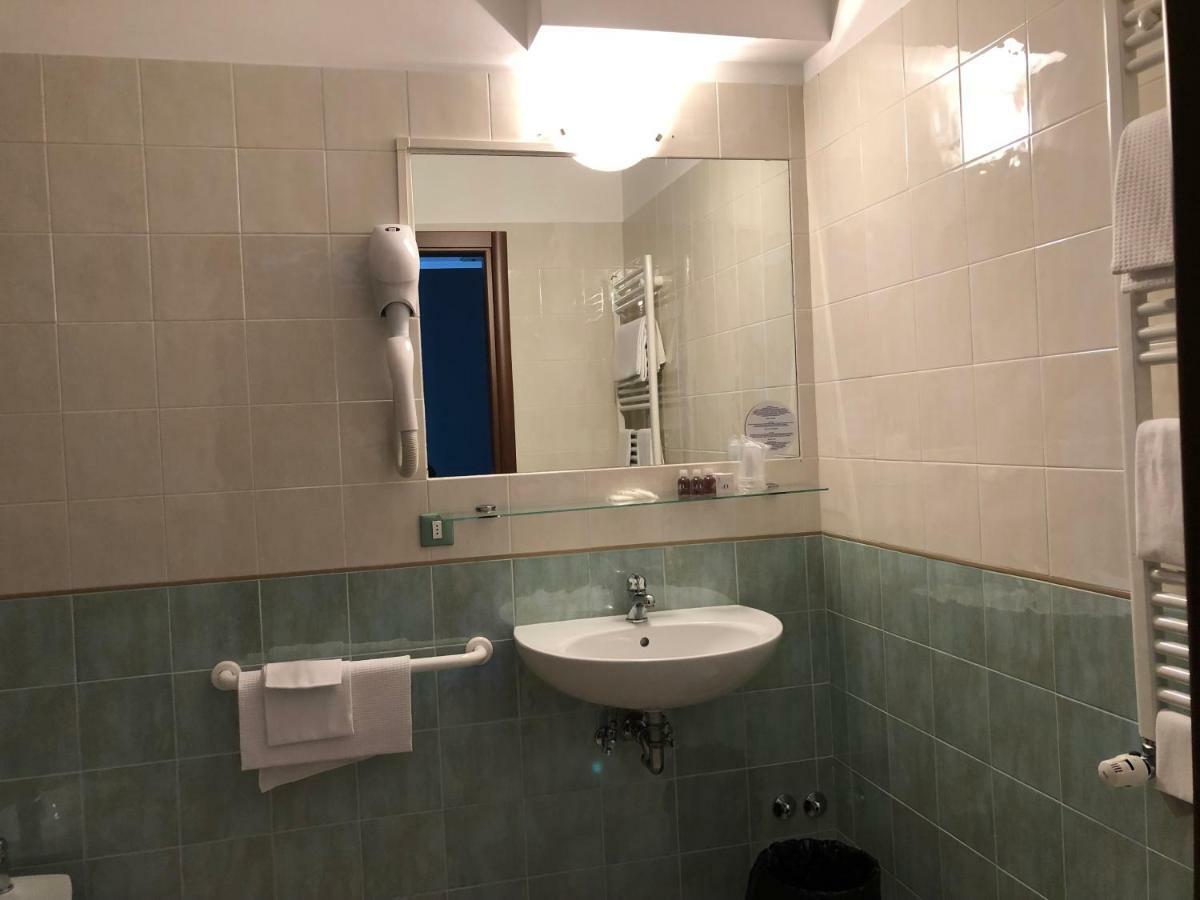Hotel Bussana Porto Tolle Kültér fotó